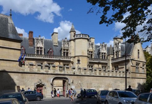 Hotel de Cluny er ett av en håndfull sekulære middelalderbygg som overlevde Baron Hausmanns byregulering. Foto: Pline / Wikipedia Paris, Hotel e Cluny, Notre Dame, middelalder, Tuilerie, obelisken, Ile de France, Unescos liste over Verdensarven, Seinen, Nord-Frankrike, Frankrike